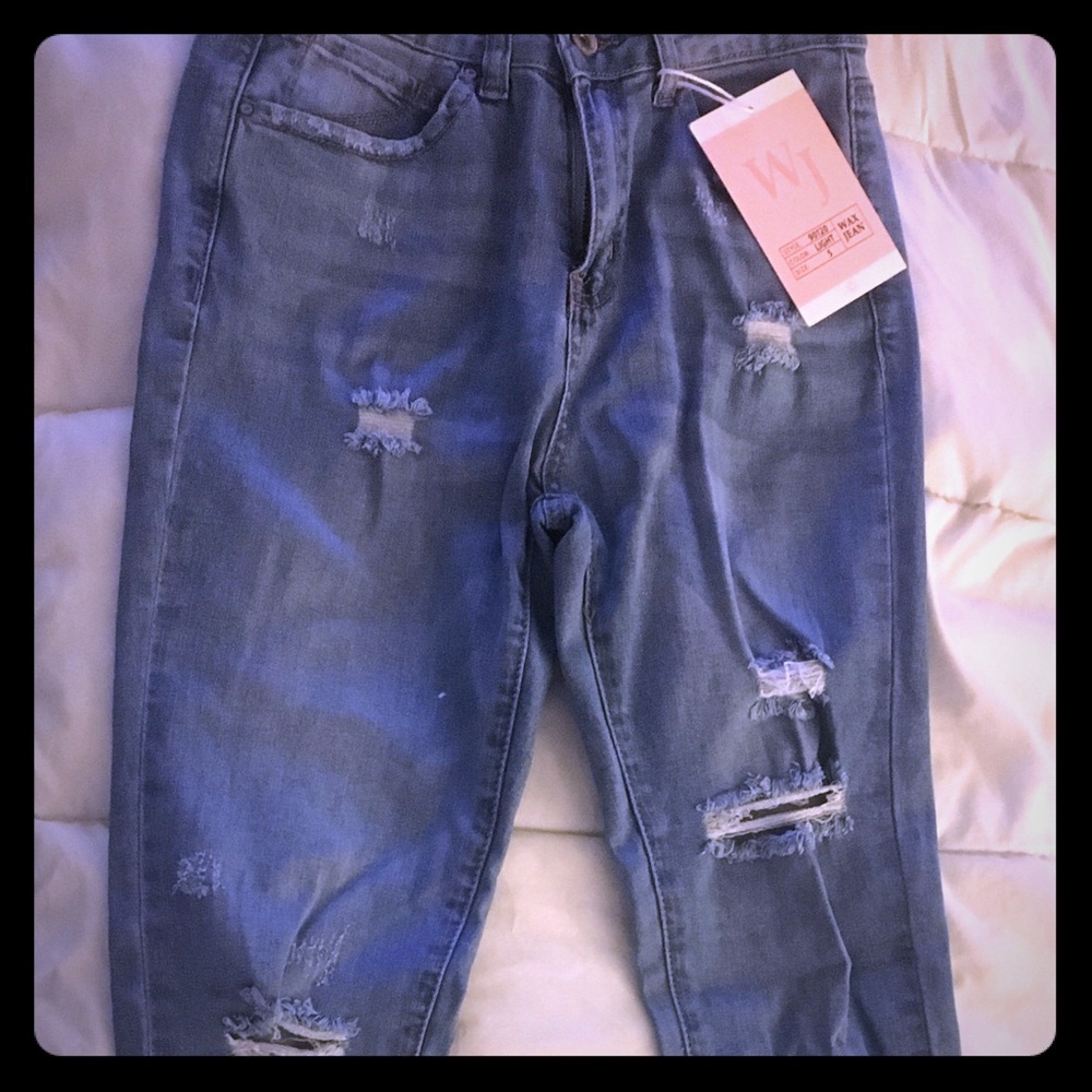 Distressed skinny jeans